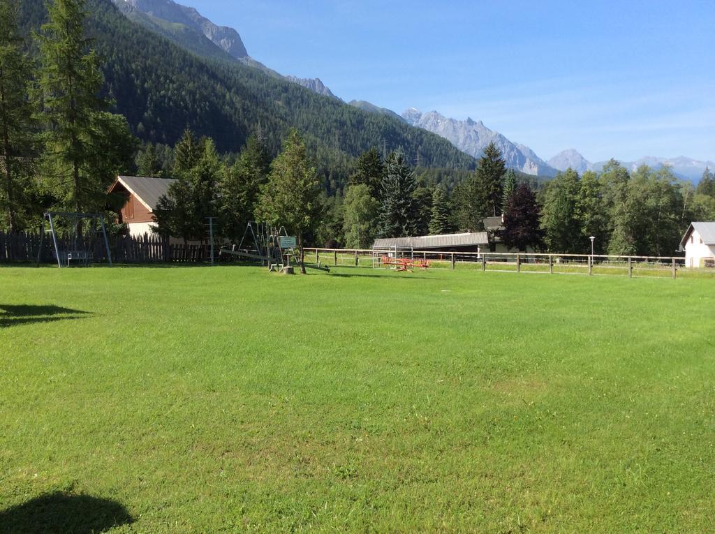 Pensiun Lischana Sent Exterior foto